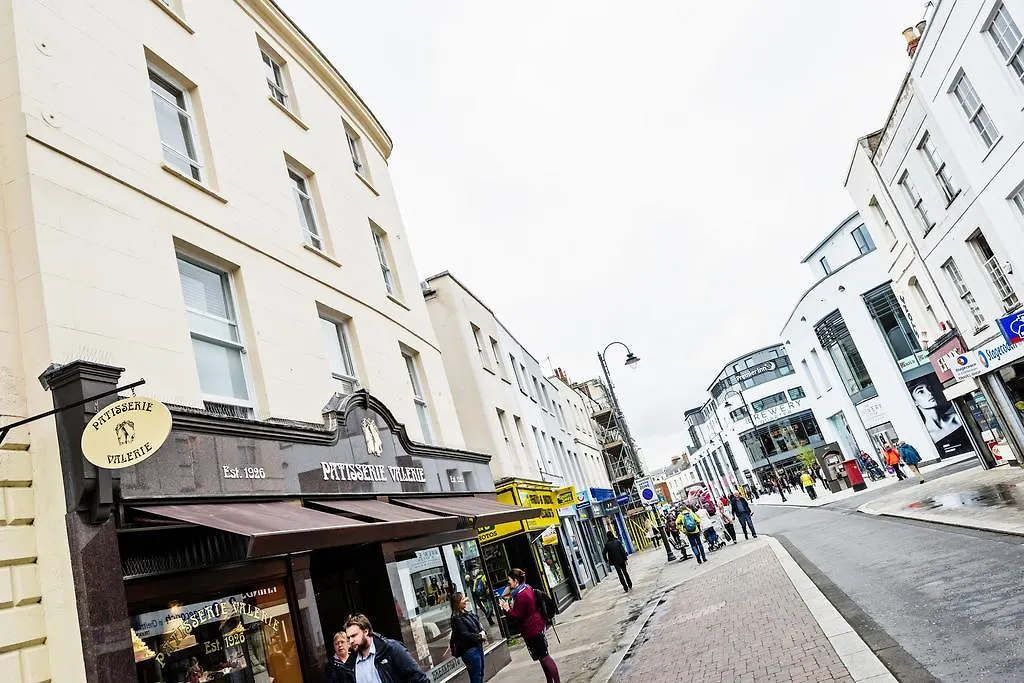 The Famous Apartments By Servicedlets Cheltenham United Kingdom