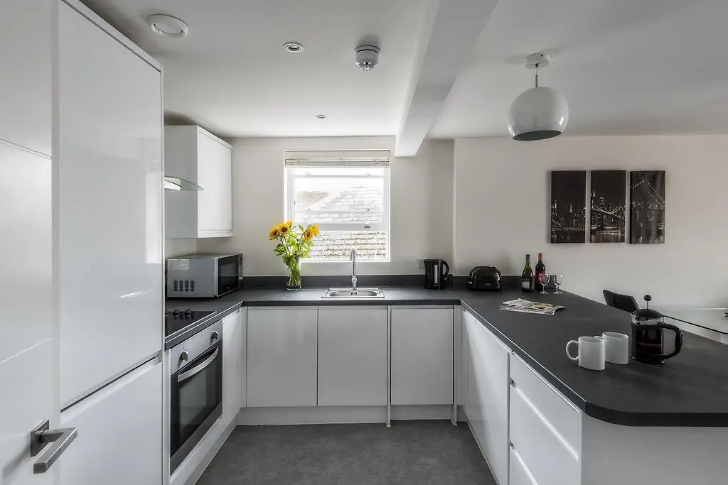 The Famous Apartments By Servicedlets Cheltenham