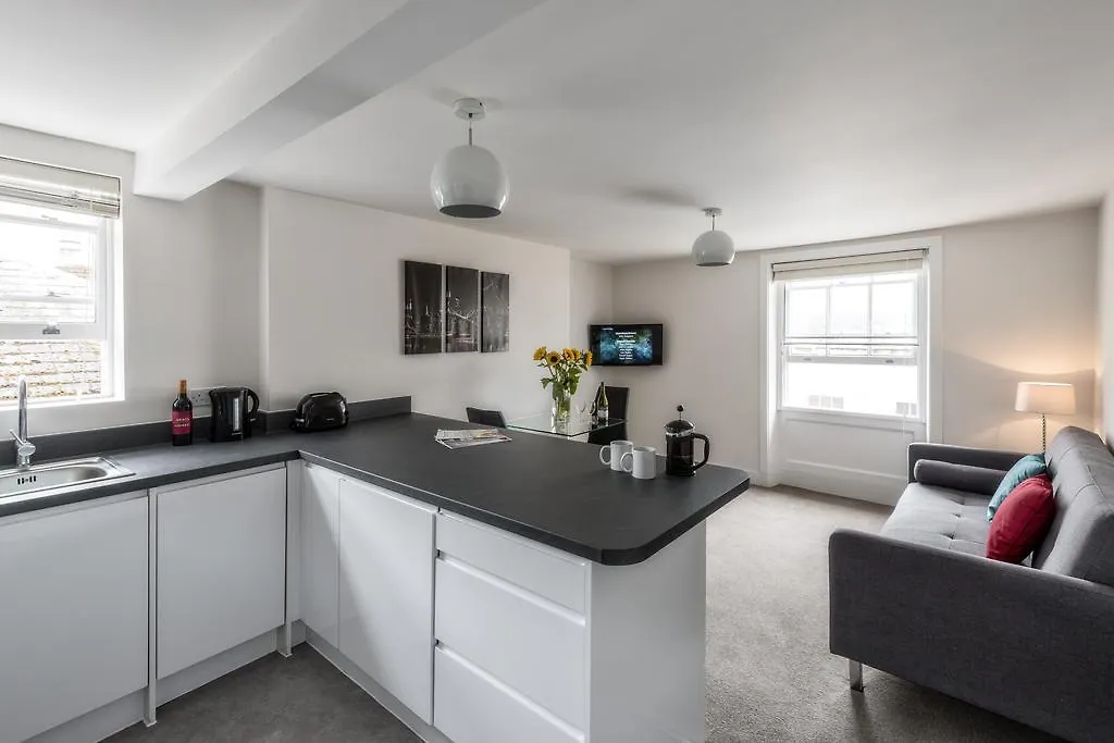 The Famous Apartments By Servicedlets Cheltenham