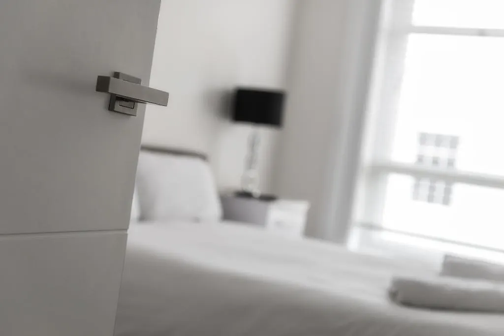 The Famous Apartments By Servicedlets Cheltenham