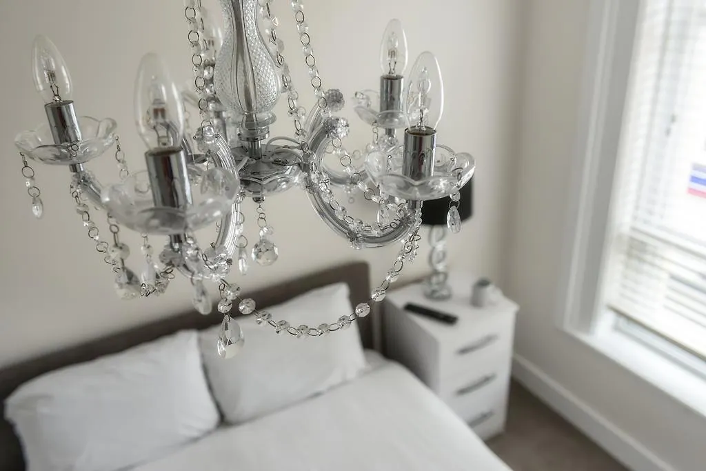 The Famous Apartments By Servicedlets Cheltenham