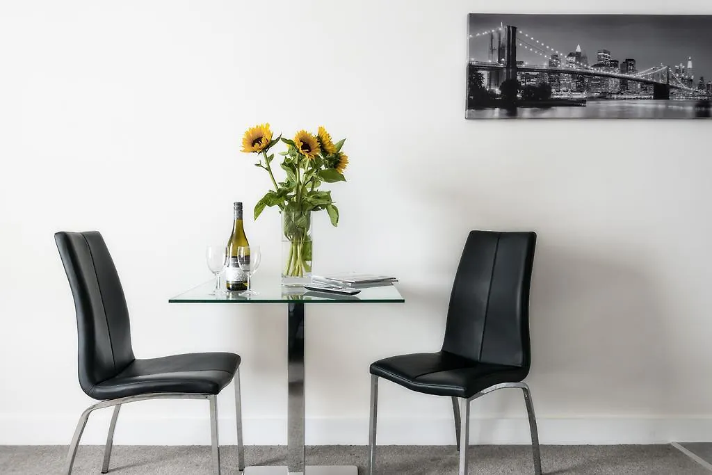 The Famous Apartments By Servicedlets Cheltenham
