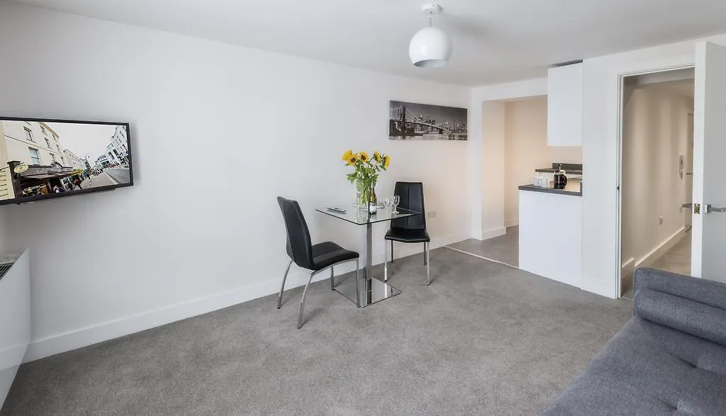 The Famous Apartments By Servicedlets Cheltenham