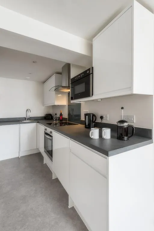 The Famous Apartments By Servicedlets Cheltenham United Kingdom