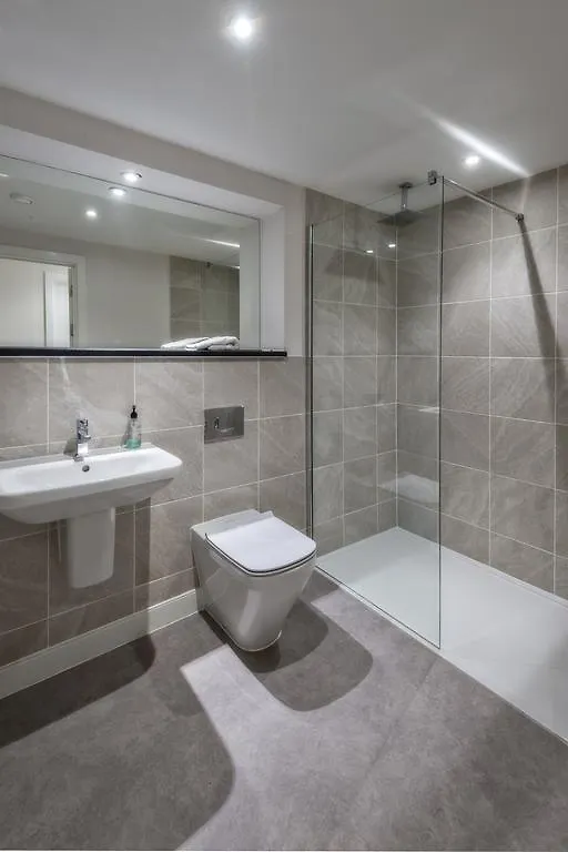 The Famous Apartments By Servicedlets Cheltenham