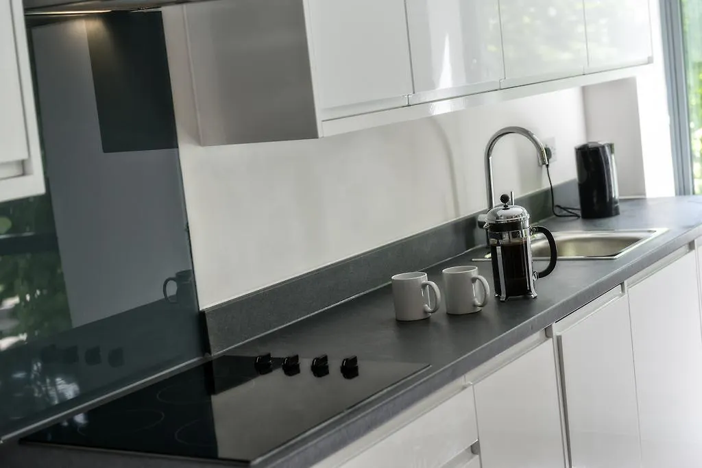 The Famous Apartments By Servicedlets Cheltenham United Kingdom