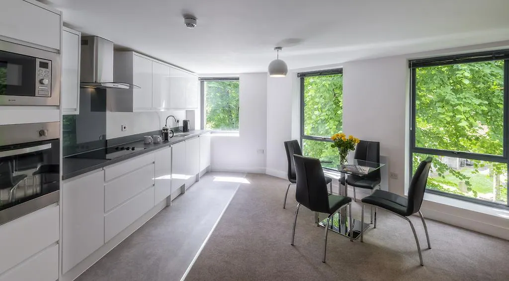 The Famous Apartments By Servicedlets Cheltenham