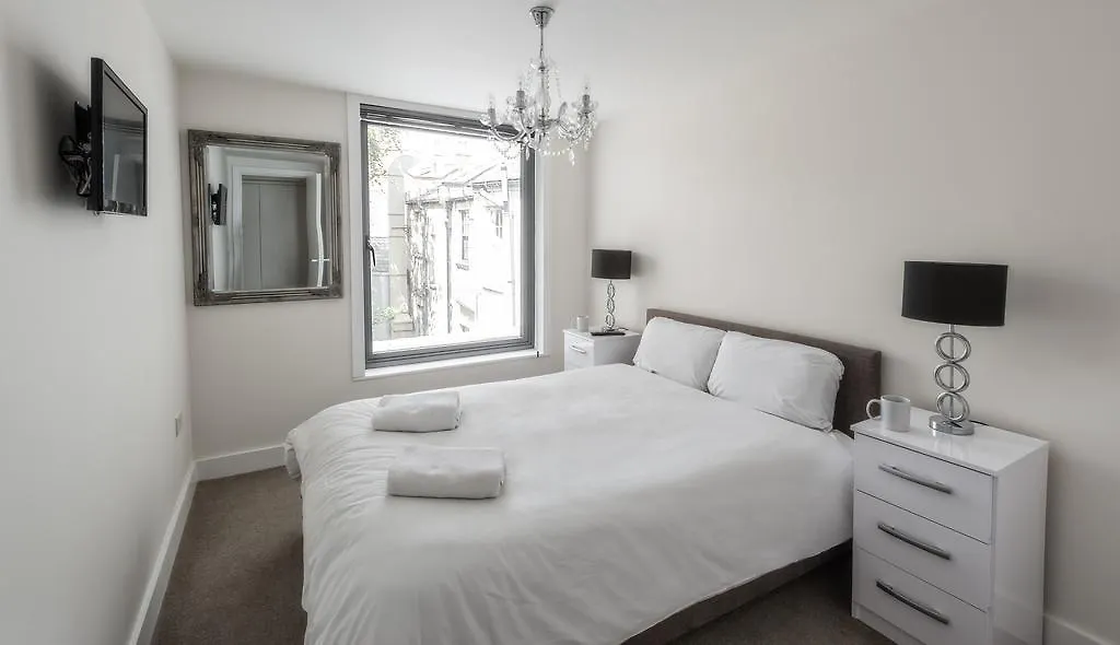 The Famous Apartments By Servicedlets Cheltenham