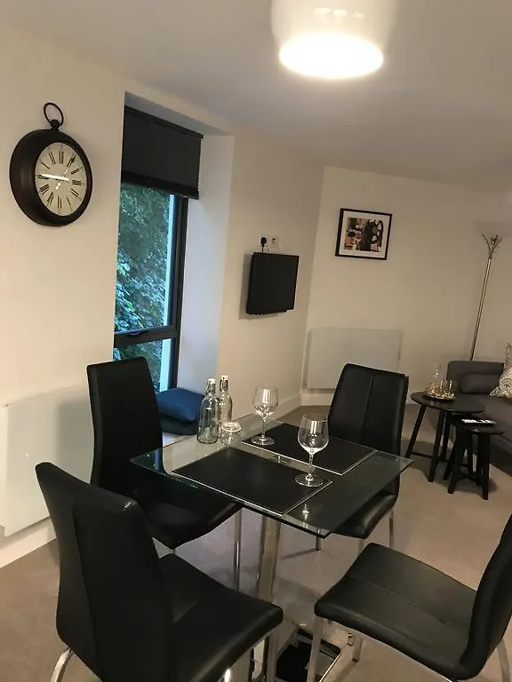 The Famous Apartments By Servicedlets Cheltenham 0*,