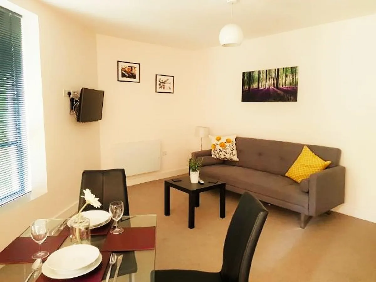 The Famous Apartments By Servicedlets Cheltenham