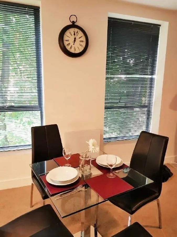 The Famous Apartments By Servicedlets Cheltenham