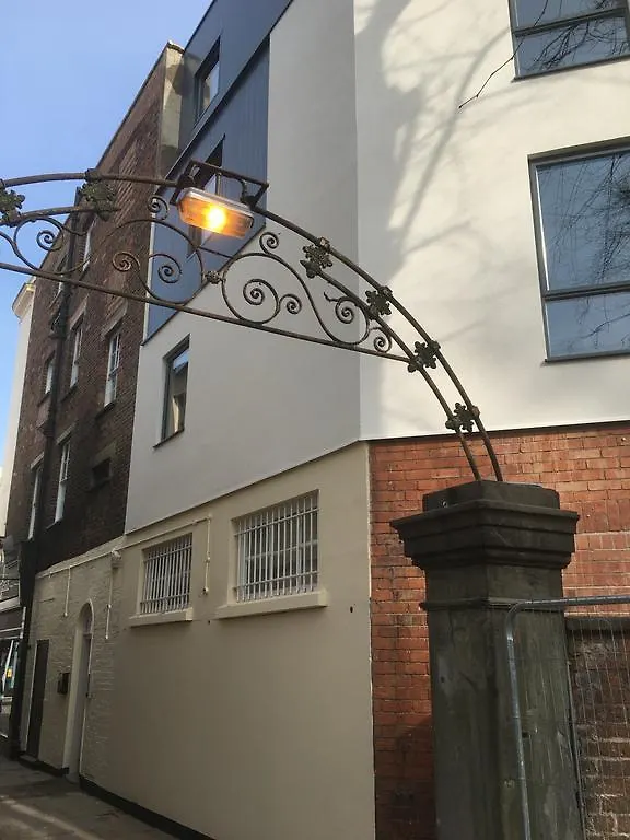 The Famous Apartments By Servicedlets Cheltenham