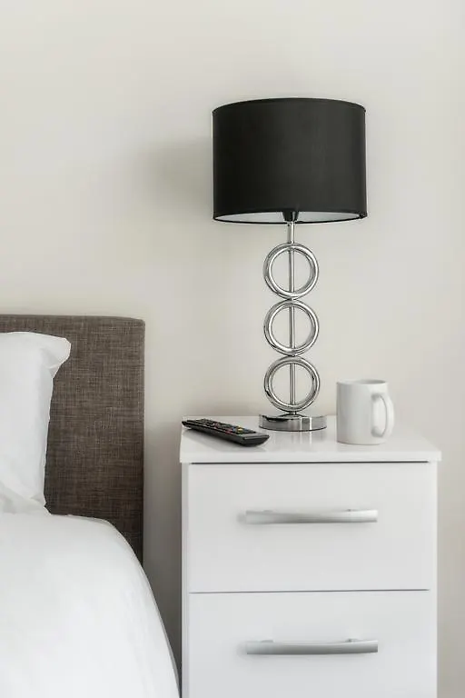 The Famous Apartments By Servicedlets Cheltenham